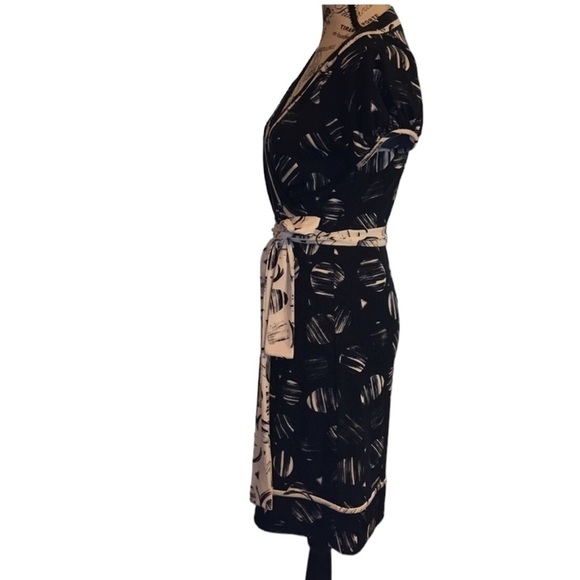 🌻 BCBG Maxazria wrap style dress. Size small GUC - Picture 3 of 4